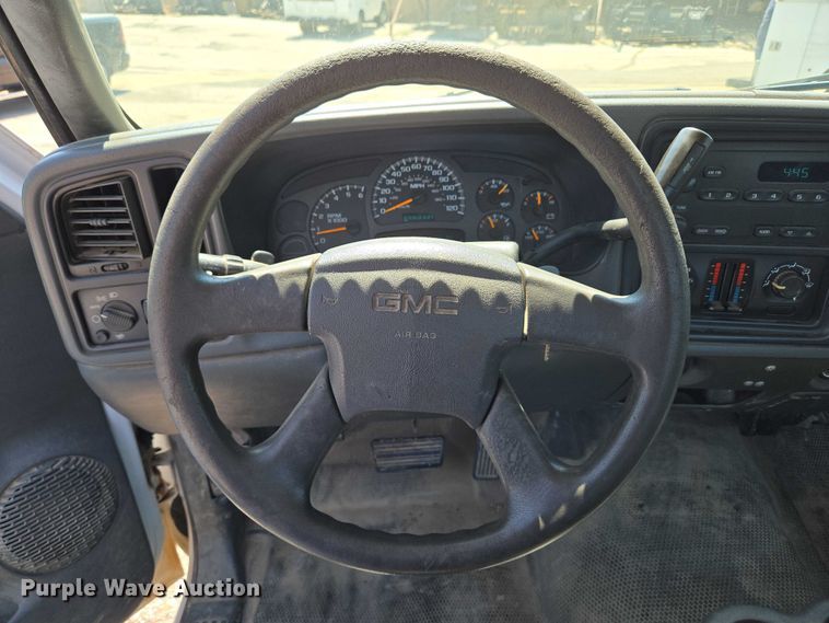 image for item EG8208 2004 GMC Sierra 1500 pickup truck