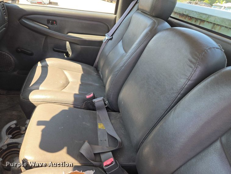 image for item EG8208 2004 GMC Sierra 1500 pickup truck