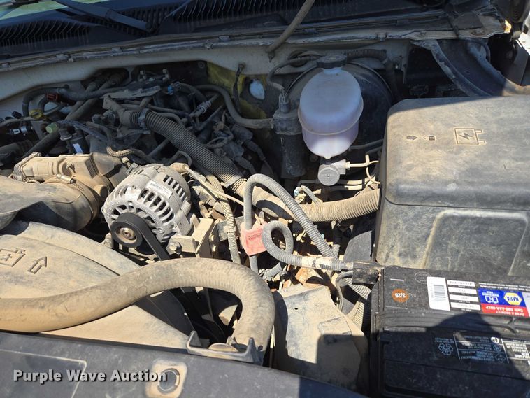 image for item EG8208 2004 GMC Sierra 1500 pickup truck