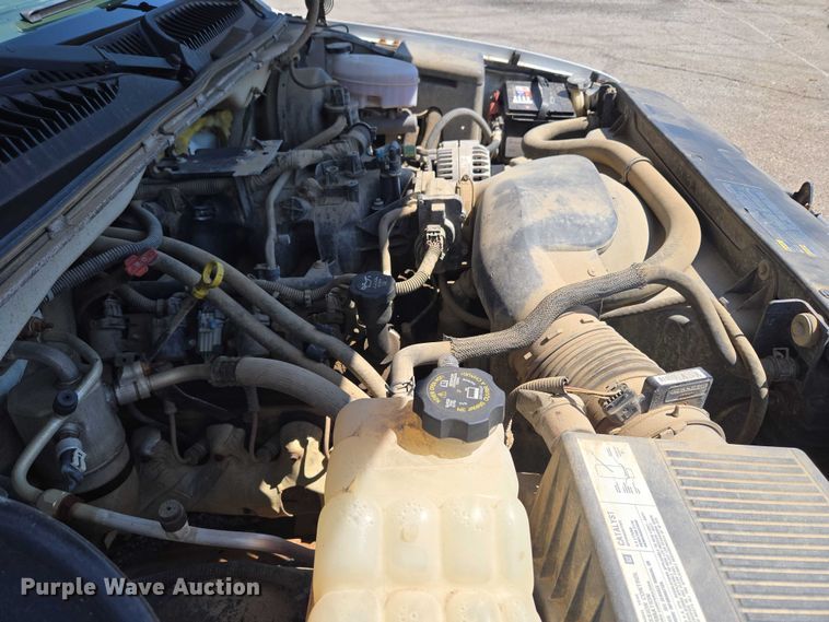 image for item EG8208 2004 GMC Sierra 1500 pickup truck