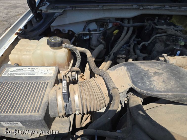 image for item EG8208 2004 GMC Sierra 1500 pickup truck