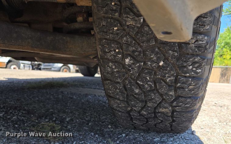 image for item EG8208 2004 GMC Sierra 1500 pickup truck