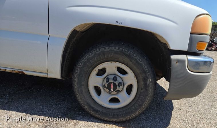 image for item EG8208 2004 GMC Sierra 1500 pickup truck