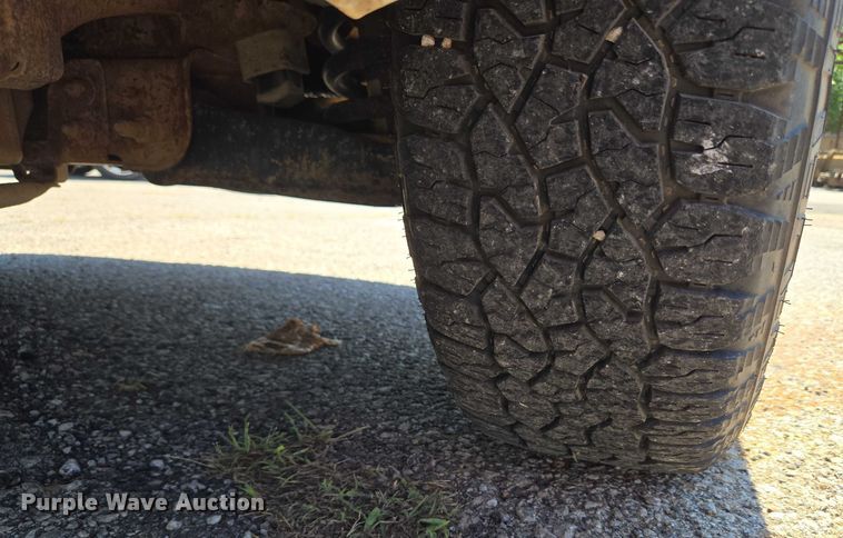 image for item EG8208 2004 GMC Sierra 1500 pickup truck