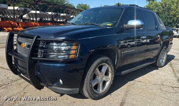 image for item EG8213 2008 Chevrolet Avalanche pickup truck