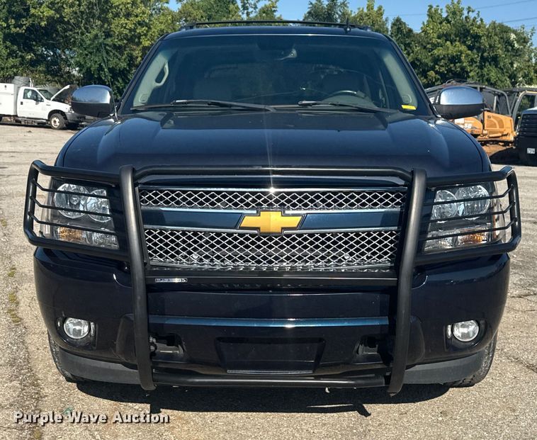 image for item EG8213 2008 Chevrolet Avalanche pickup truck