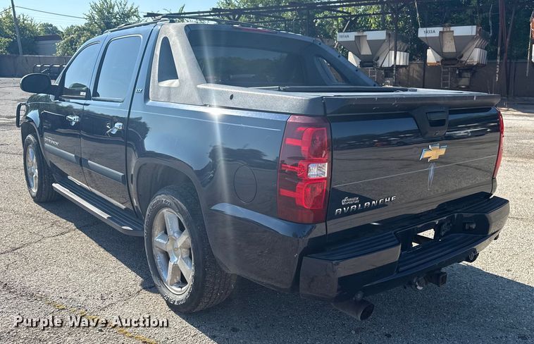image for item EG8213 2008 Chevrolet Avalanche pickup truck