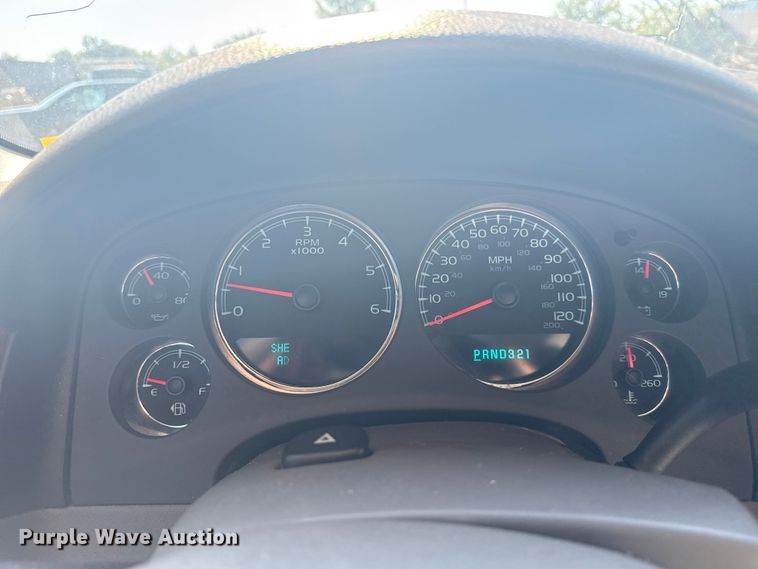 image for item EG8213 2008 Chevrolet Avalanche pickup truck