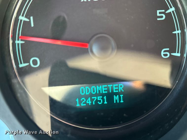 image for item EG8213 2008 Chevrolet Avalanche pickup truck