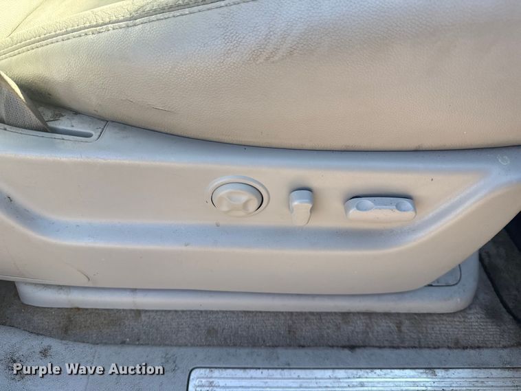 image for item EG8213 2008 Chevrolet Avalanche pickup truck