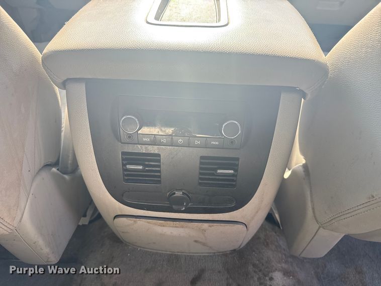 image for item EG8213 2008 Chevrolet Avalanche pickup truck