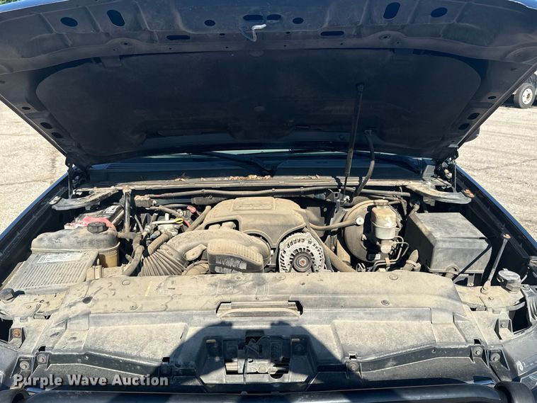 image for item EG8213 2008 Chevrolet Avalanche pickup truck