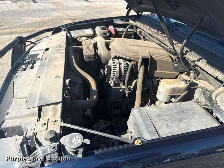 image for item EG8213 2008 Chevrolet Avalanche pickup truck