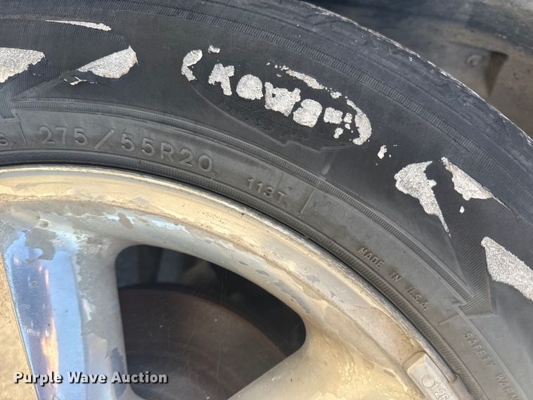 image for item EG8213 2008 Chevrolet Avalanche pickup truck