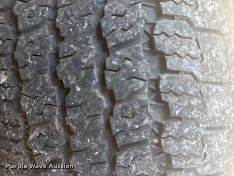 image for item EG8213 2008 Chevrolet Avalanche pickup truck