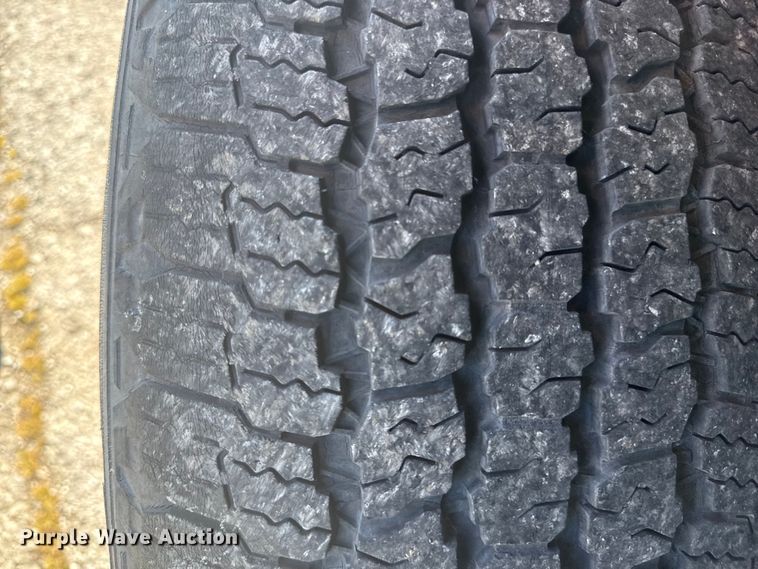 image for item EG8213 2008 Chevrolet Avalanche pickup truck