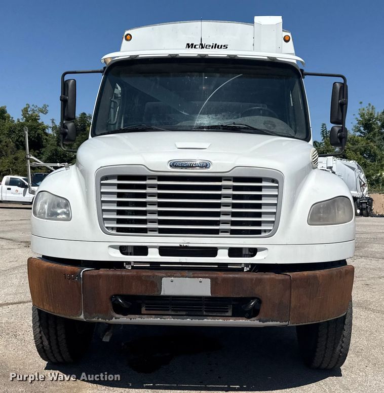 image for item EG8215 2013 Freightliner Business Class M2 refuse truck
