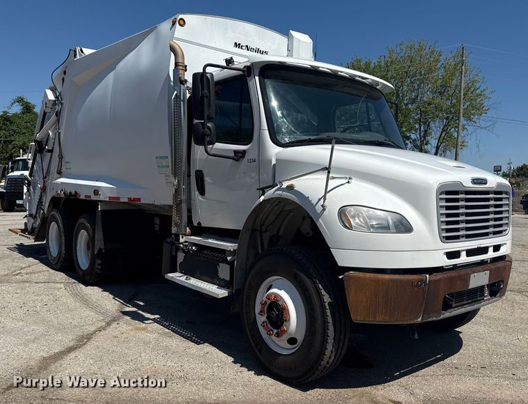 image for item EG8215 2013 Freightliner Business Class M2 refuse truck