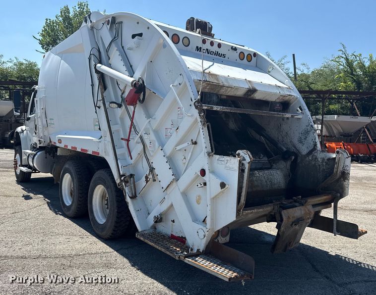 image for item EG8215 2013 Freightliner Business Class M2 refuse truck