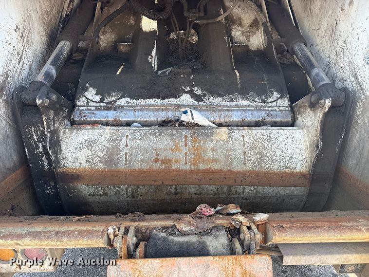 image for item EG8215 2013 Freightliner Business Class M2 refuse truck