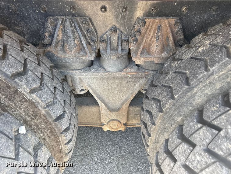 image for item EG8215 2013 Freightliner Business Class M2 refuse truck