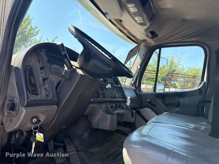 image for item EG8215 2013 Freightliner Business Class M2 refuse truck