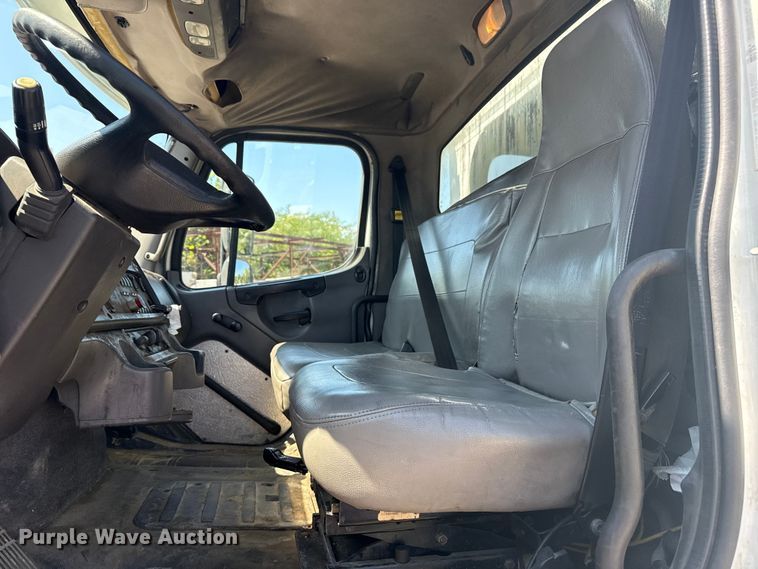 image for item EG8215 2013 Freightliner Business Class M2 refuse truck