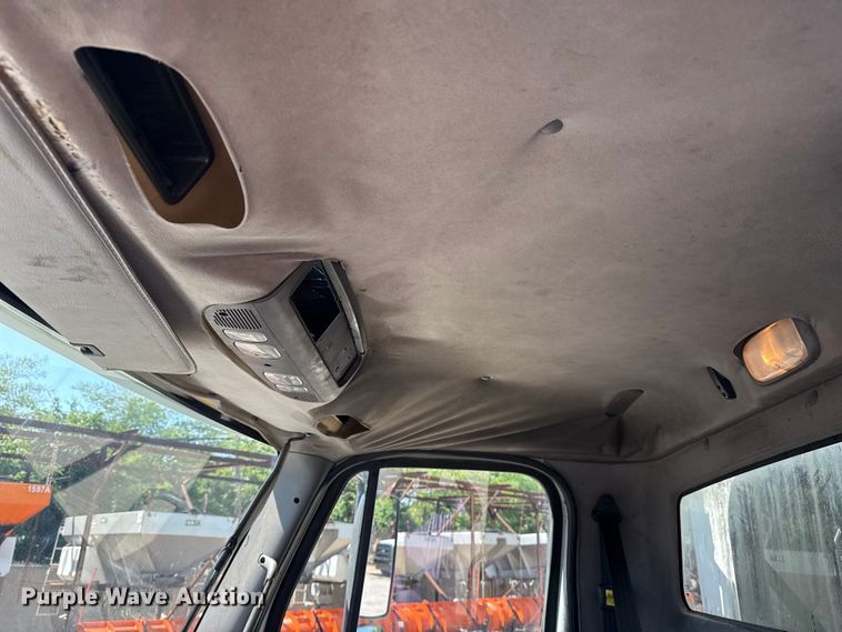 image for item EG8215 2013 Freightliner Business Class M2 refuse truck