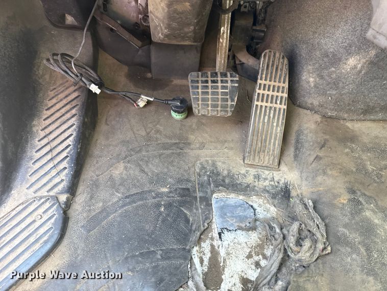 image for item EG8215 2013 Freightliner Business Class M2 refuse truck