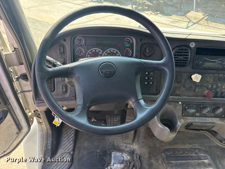 image for item EG8215 2013 Freightliner Business Class M2 refuse truck