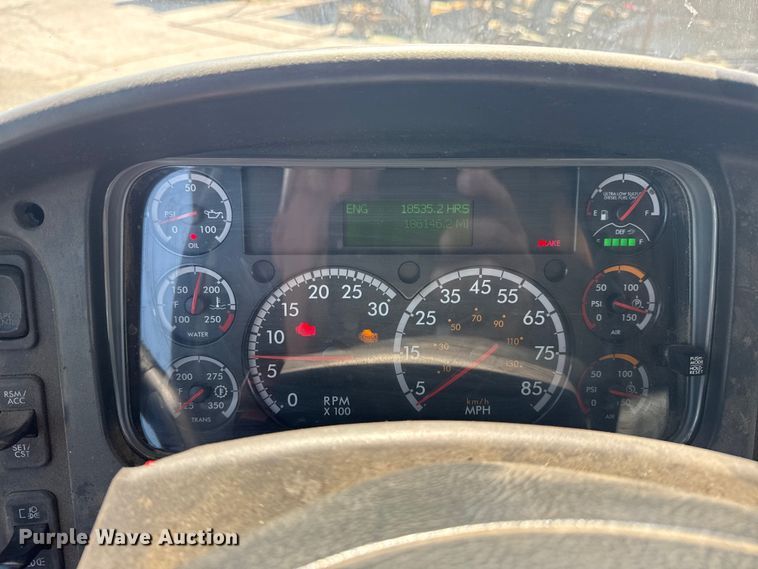 image for item EG8215 2013 Freightliner Business Class M2 refuse truck