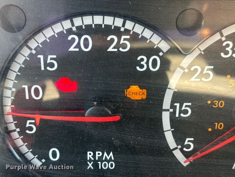 image for item EG8215 2013 Freightliner Business Class M2 refuse truck