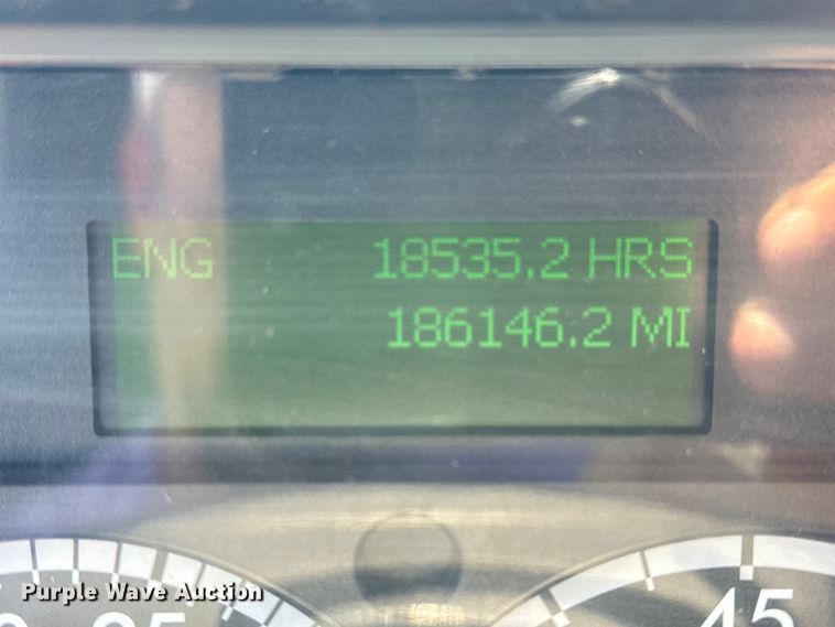 image for item EG8215 2013 Freightliner Business Class M2 refuse truck