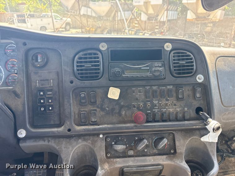 image for item EG8215 2013 Freightliner Business Class M2 refuse truck