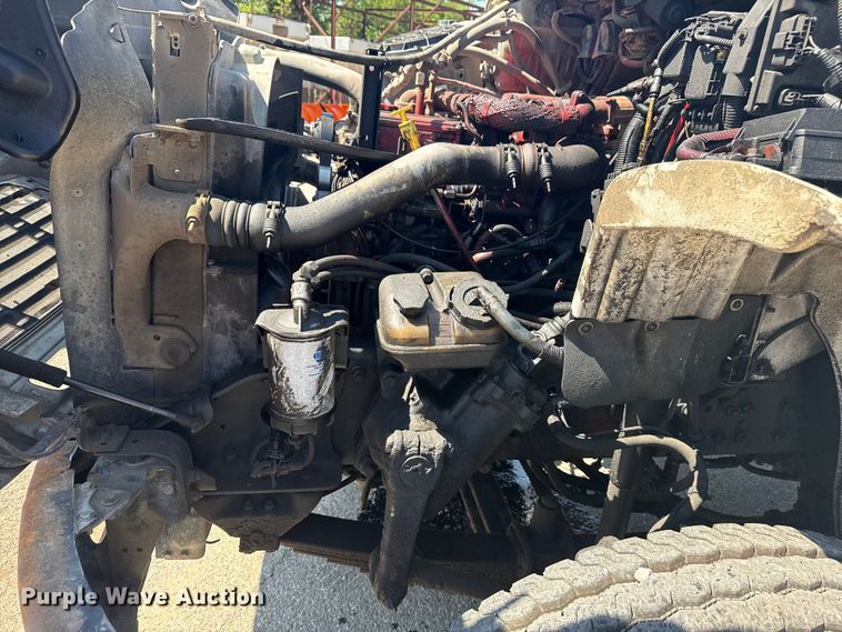 image for item EG8215 2013 Freightliner Business Class M2 refuse truck