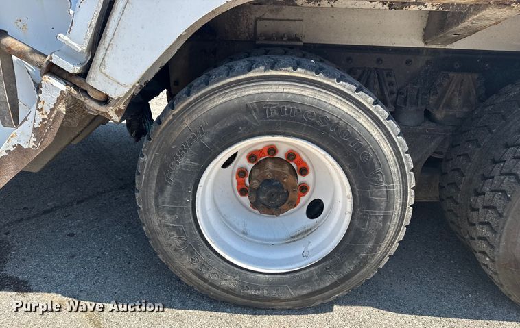 image for item EG8215 2013 Freightliner Business Class M2 refuse truck