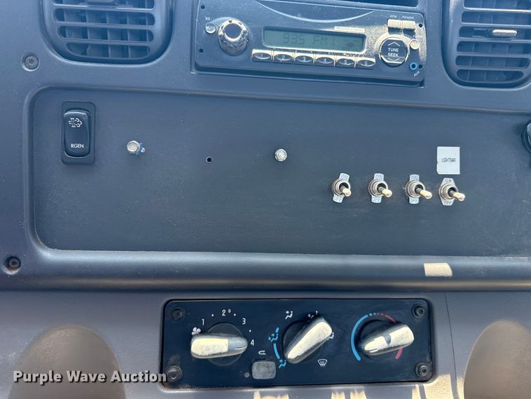 image for item EG8217 2012 Freightliner Business Class M2 utility / service truck