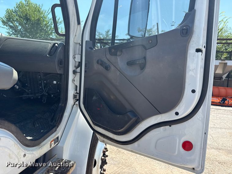 image for item EG8217 2012 Freightliner Business Class M2 utility / service truck