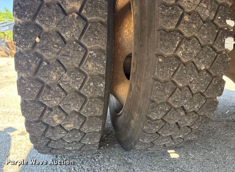 image for item EG8217 2012 Freightliner Business Class M2 utility / service truck