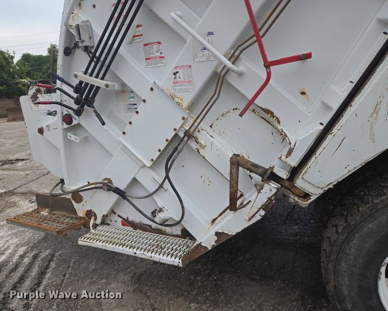 image for item EG8220 2012 Freightliner Business Class M2 refuse truck