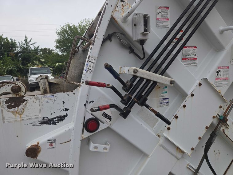 image for item EG8220 2012 Freightliner Business Class M2 refuse truck