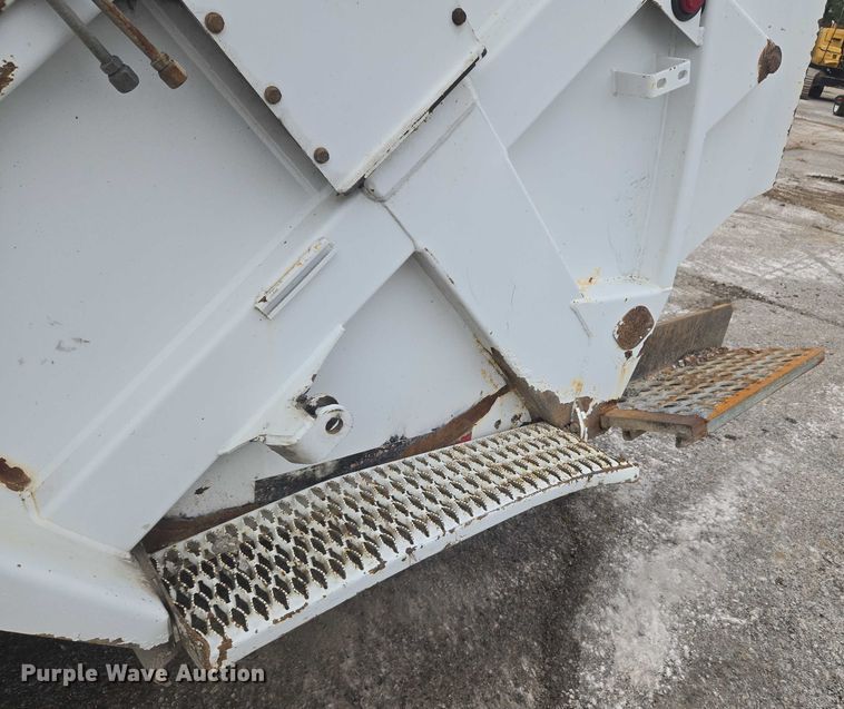 image for item EG8220 2012 Freightliner Business Class M2 refuse truck