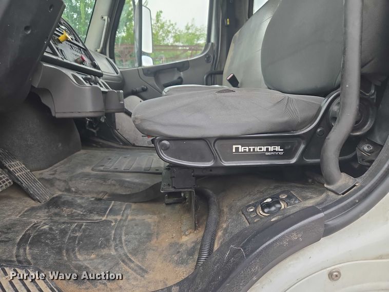 image for item EG8220 2012 Freightliner Business Class M2 refuse truck