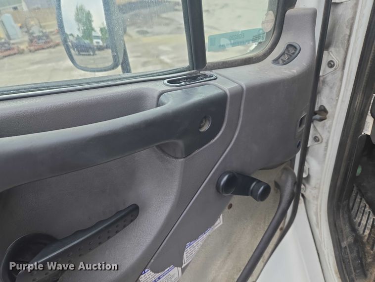 image for item EG8220 2012 Freightliner Business Class M2 refuse truck