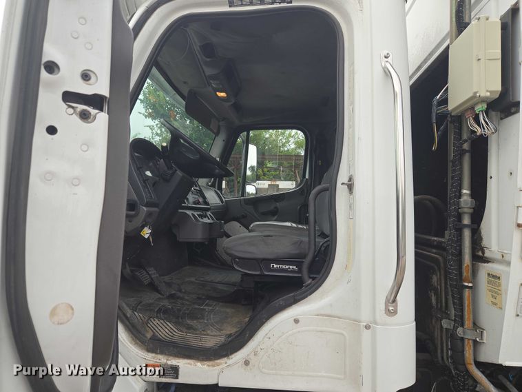 image for item EG8220 2012 Freightliner Business Class M2 refuse truck