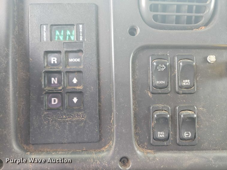 image for item EG8220 2012 Freightliner Business Class M2 refuse truck