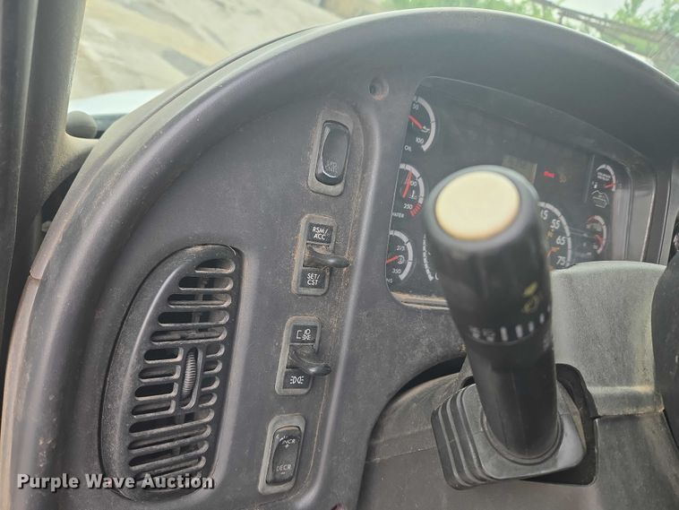 image for item EG8220 2012 Freightliner Business Class M2 refuse truck