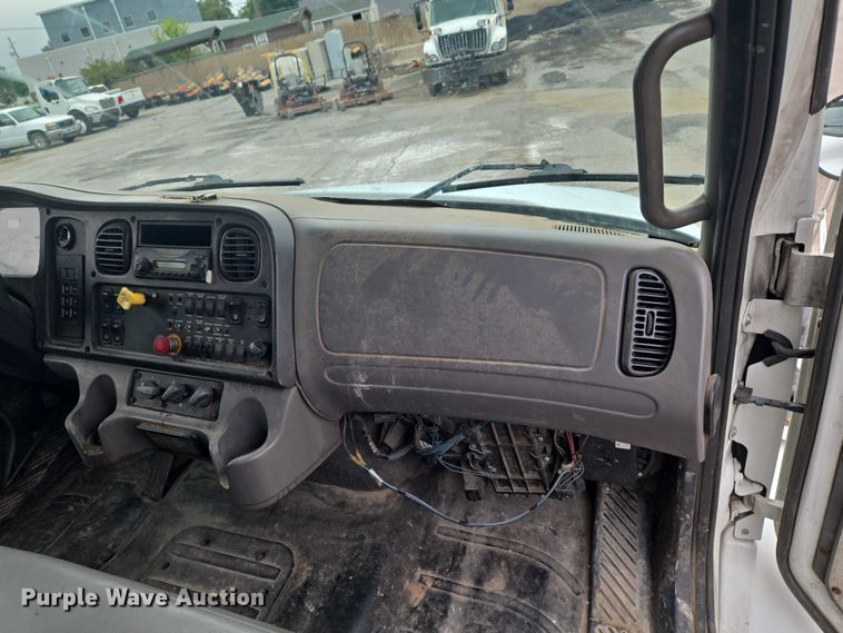 image for item EG8220 2012 Freightliner Business Class M2 refuse truck