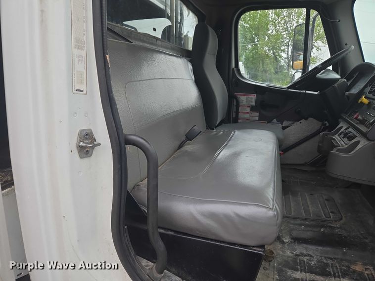 image for item EG8220 2012 Freightliner Business Class M2 refuse truck