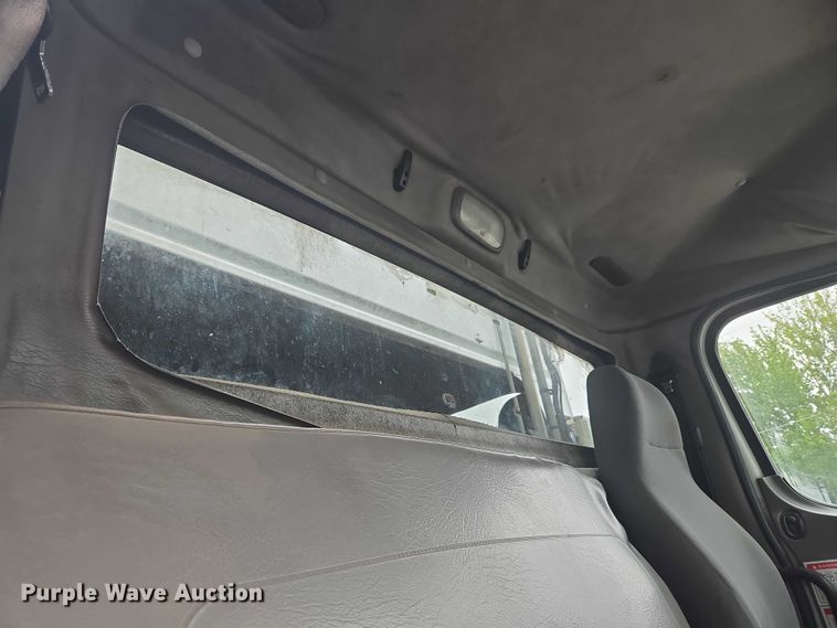 image for item EG8220 2012 Freightliner Business Class M2 refuse truck